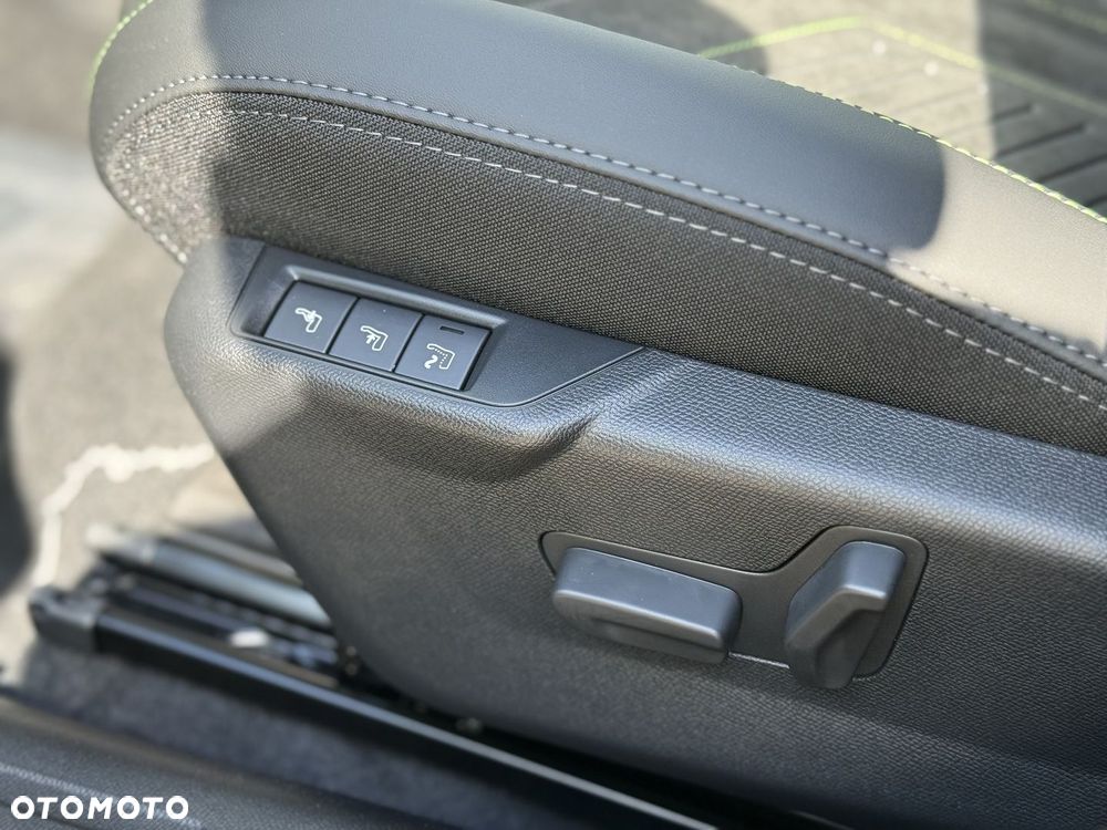 Peugeot 2008 PureTech mHEV GT E-DCS6 - 12