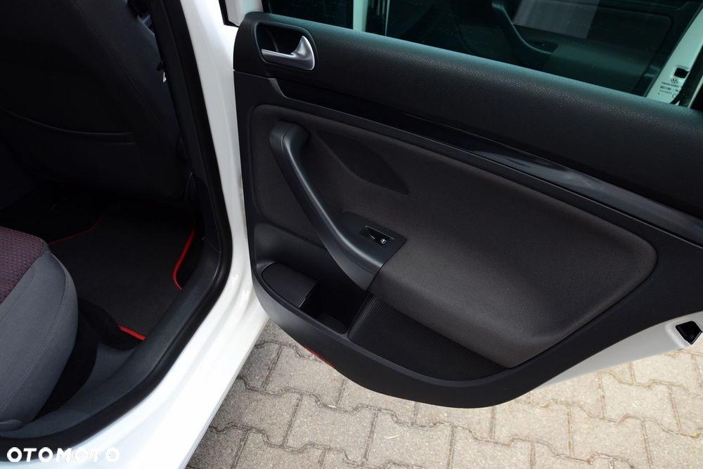 Volkswagen Golf - 25