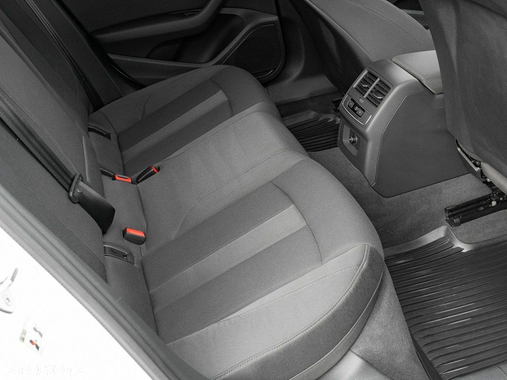 Audi A4 Limousine - 30