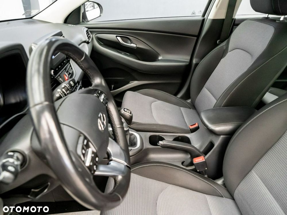 Hyundai i30 1.5 DPI Classic + - 24