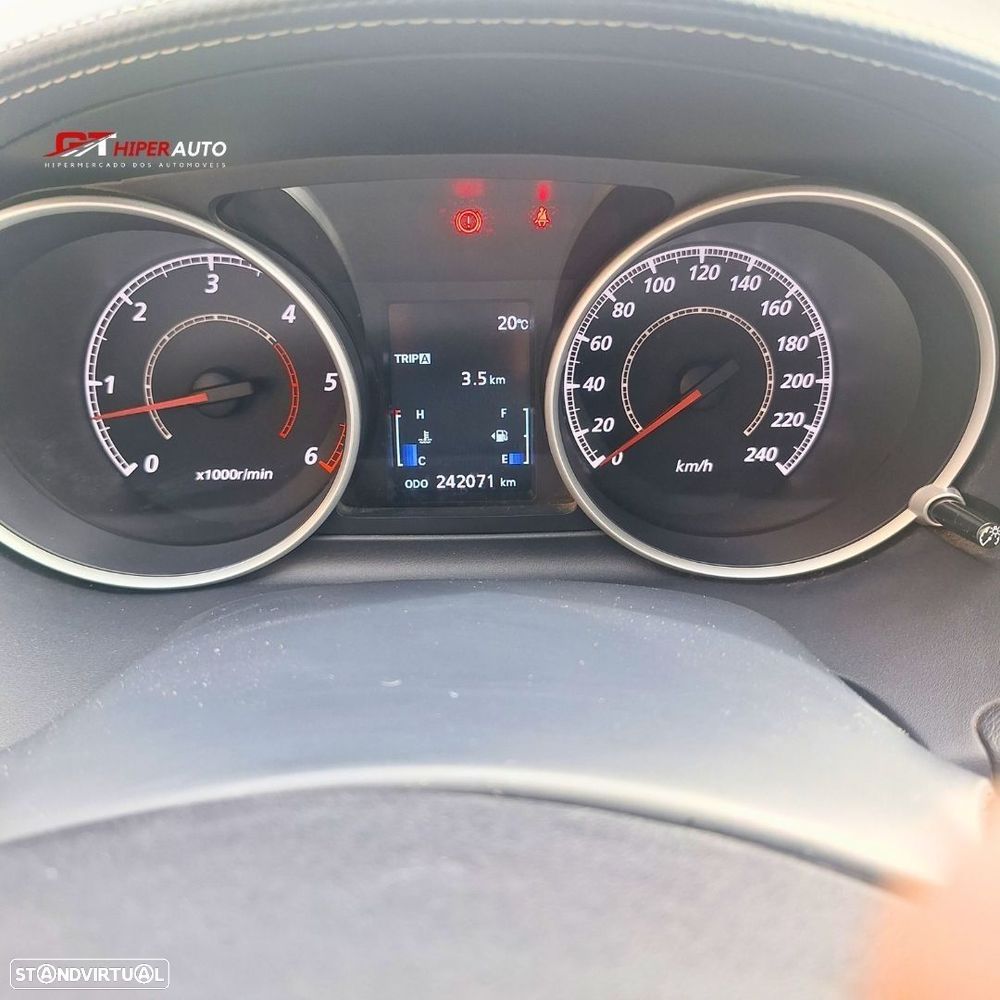 Mitsubishi Outlander - 12