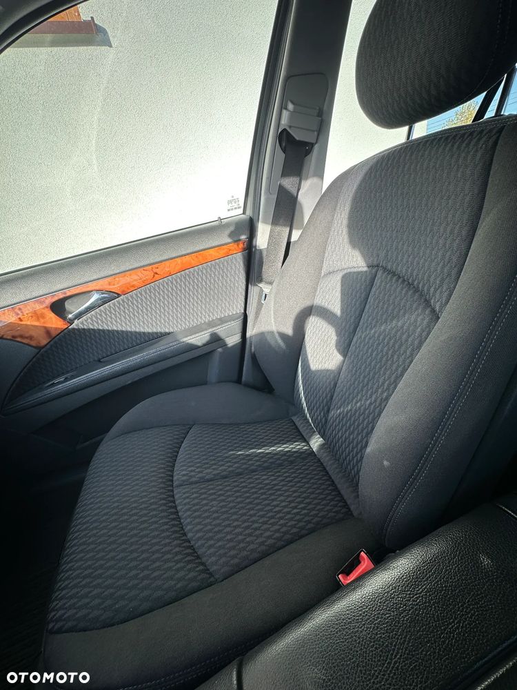 Mercedes-Benz Klasa E 320 4-Matic T Elegance - 5