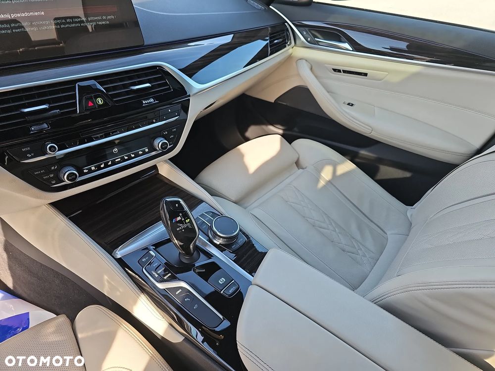 BMW Seria 5 530e M Sport Edition - 16