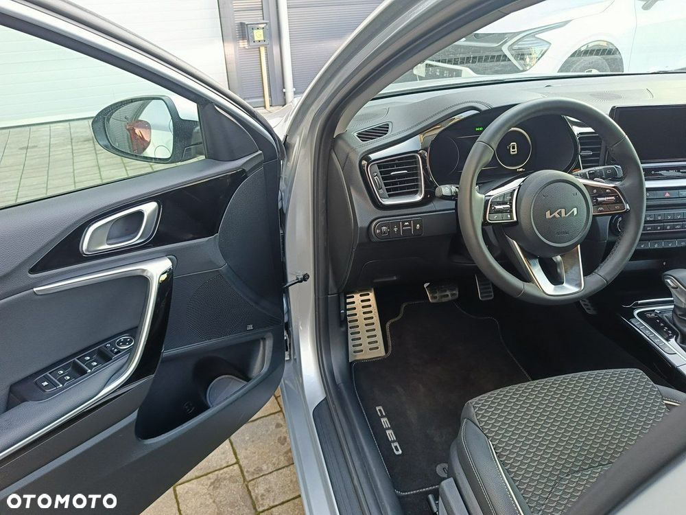 Kia Ceed - 12