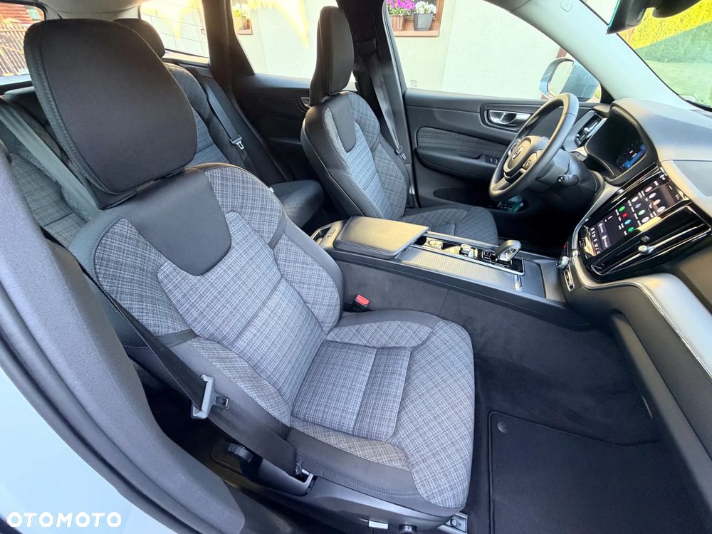 Volvo XC 60 B4 D AWD Core - 11