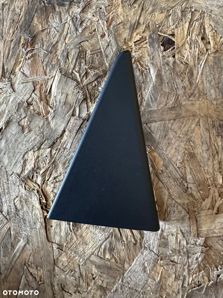 TRÓJKĄT ZAŚLEPKA DRZWI TYŁ LEWA PRAWA HYUNDAI KONA 17- 83840-J9000 83830-J9000 - 2