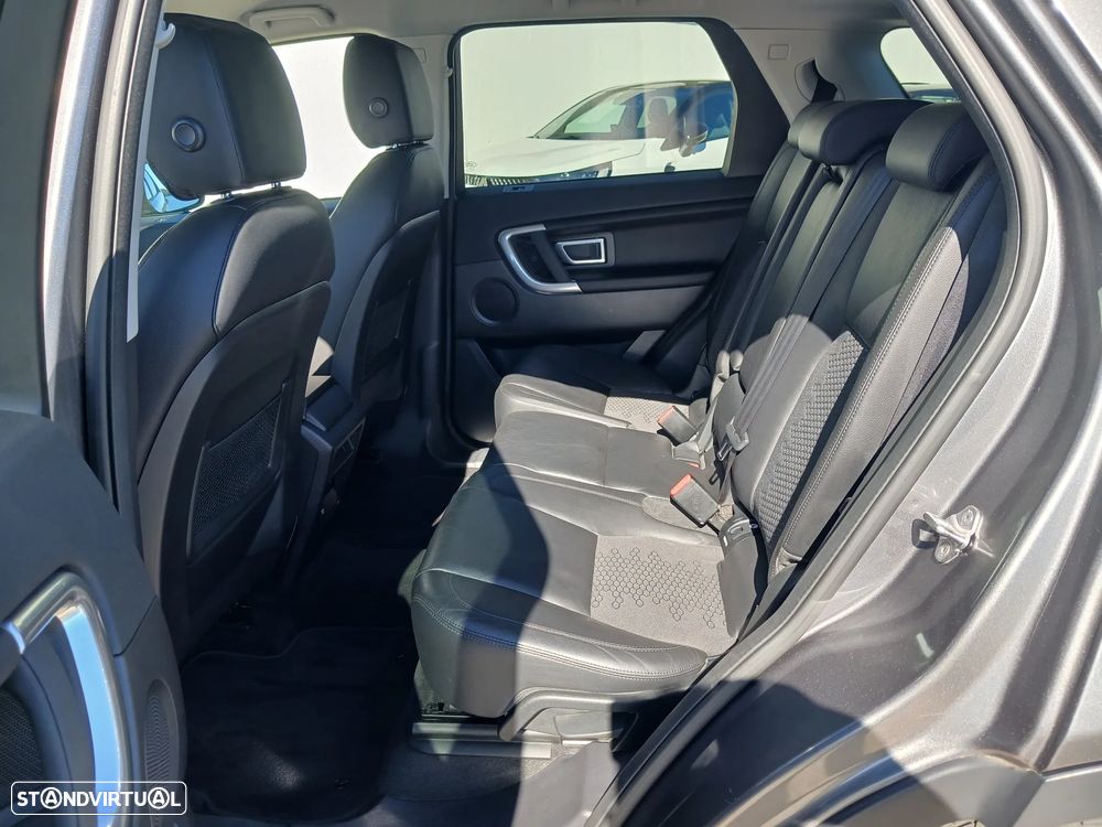 Land Rover Discovery Sport 2.0 TD4 HSE Luxury 7L Auto — fotografia 43
