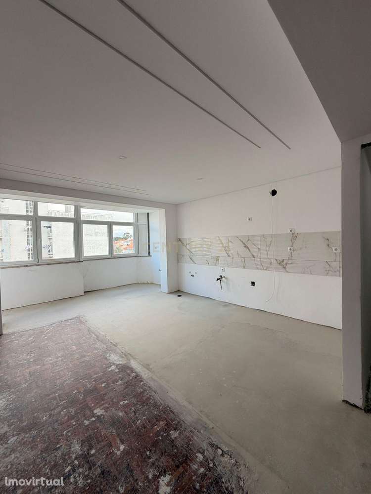 Apartamento T3 com Terraço - 1ºAndar Remodelado no Laranjeiro - Grande imagem: 4/32