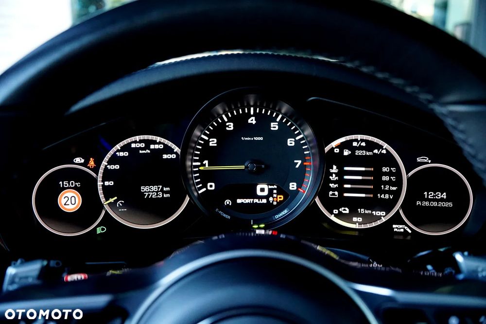 Porsche Panamera 4 E-Hybrid 10 Years Edition - 33