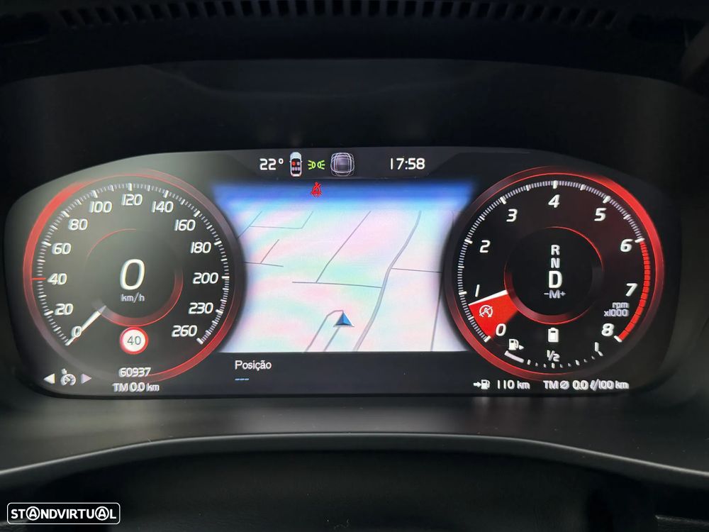 Volvo XC 40 2.0 B4 Momentum Plus - 18