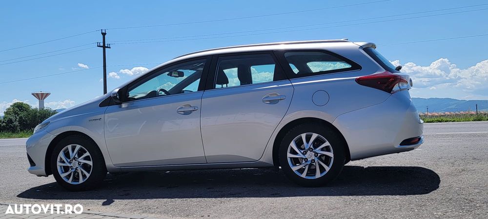 Toyota Auris 1.8 L VVT-i HSD Luna - 4