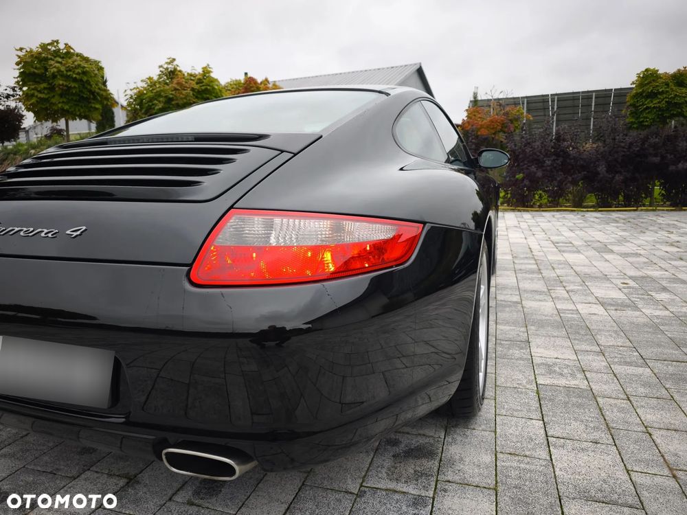 Porsche 911 Carrera 4 - 9