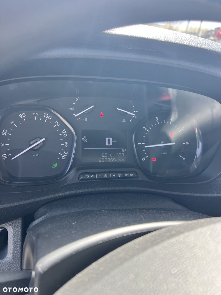 Opel Vivaro - 10
