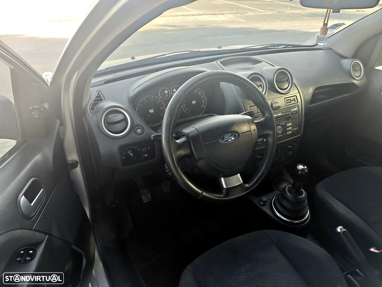 Ford Fiesta 1.25 Ghia - 13