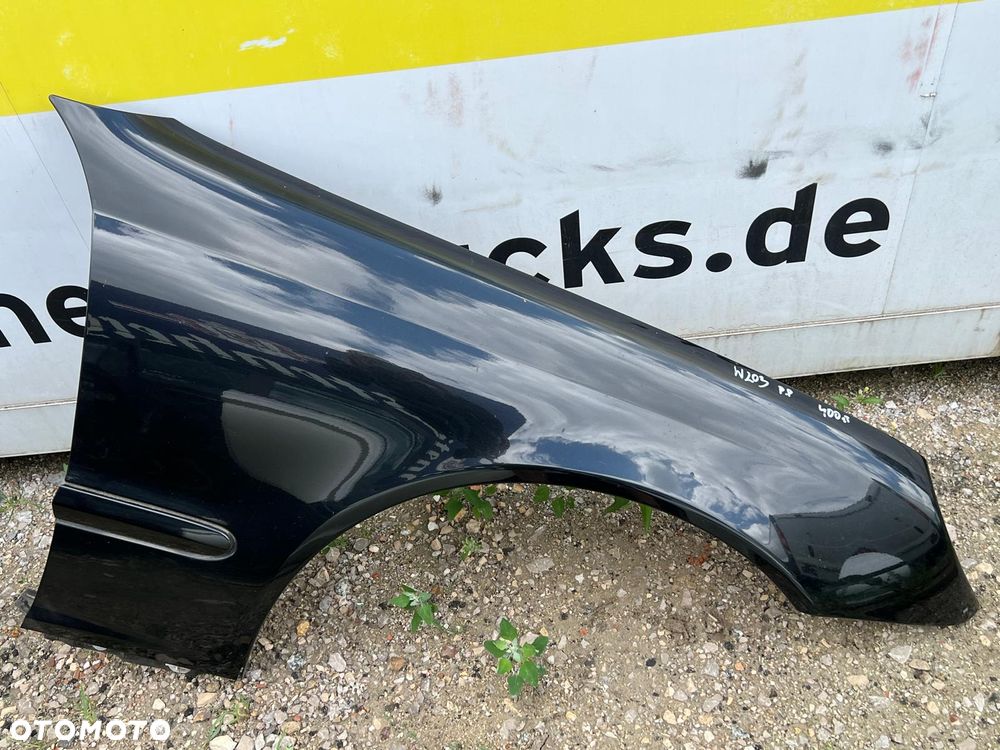 Błotnik prawy przód przedni Mercedes W203 (197U) - 1