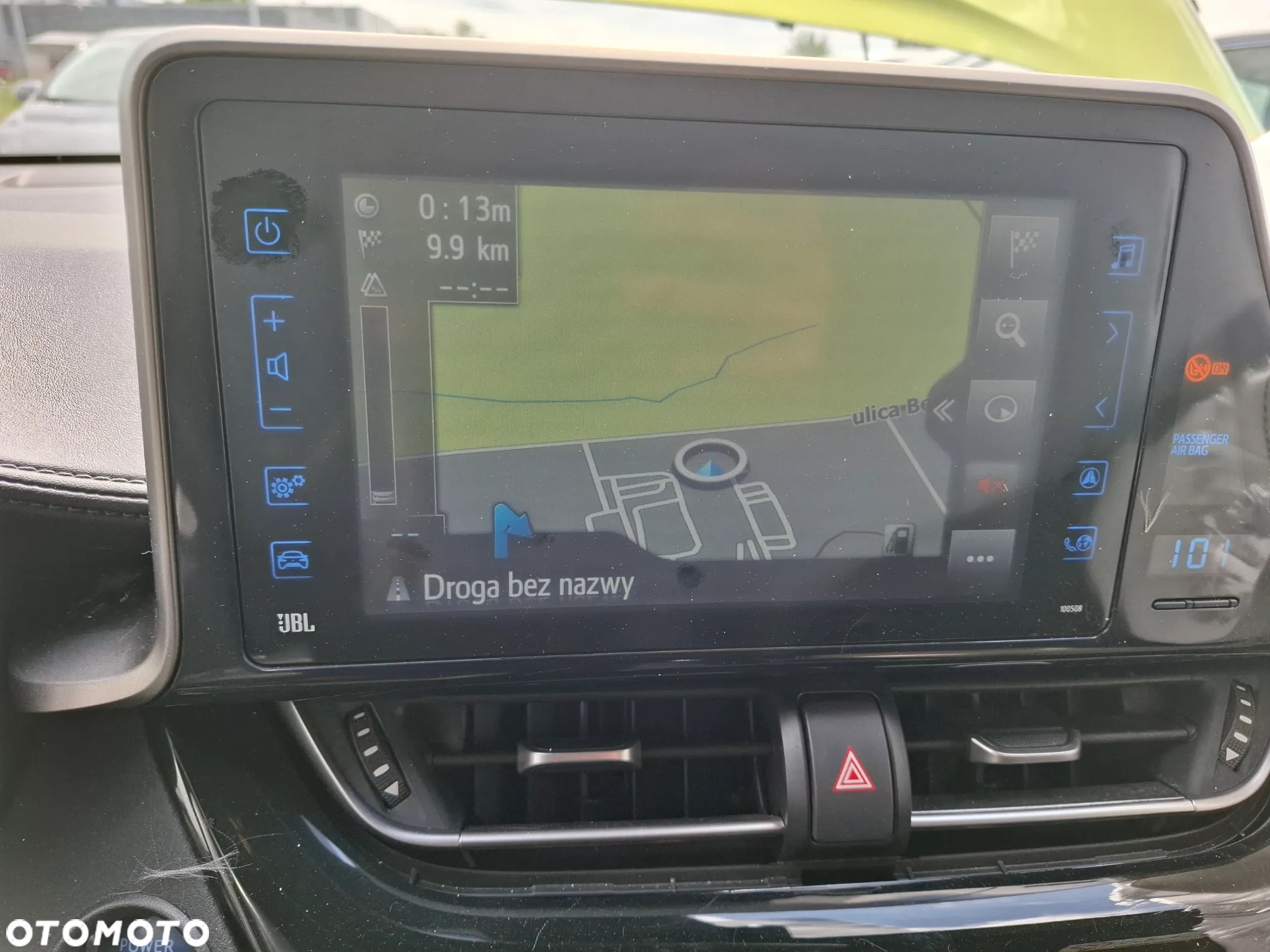 Toyota C-HR 1.8 Hybrid Neon Lime powered by JBL - 15