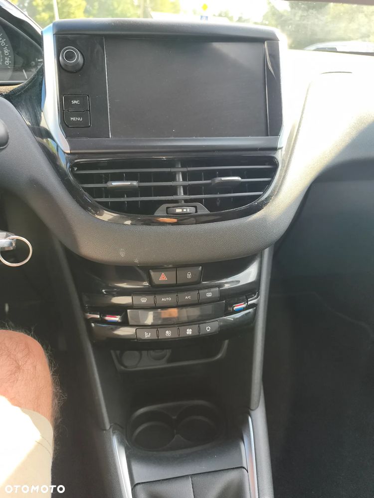 Peugeot 208 1.2 PureTech Active - 12