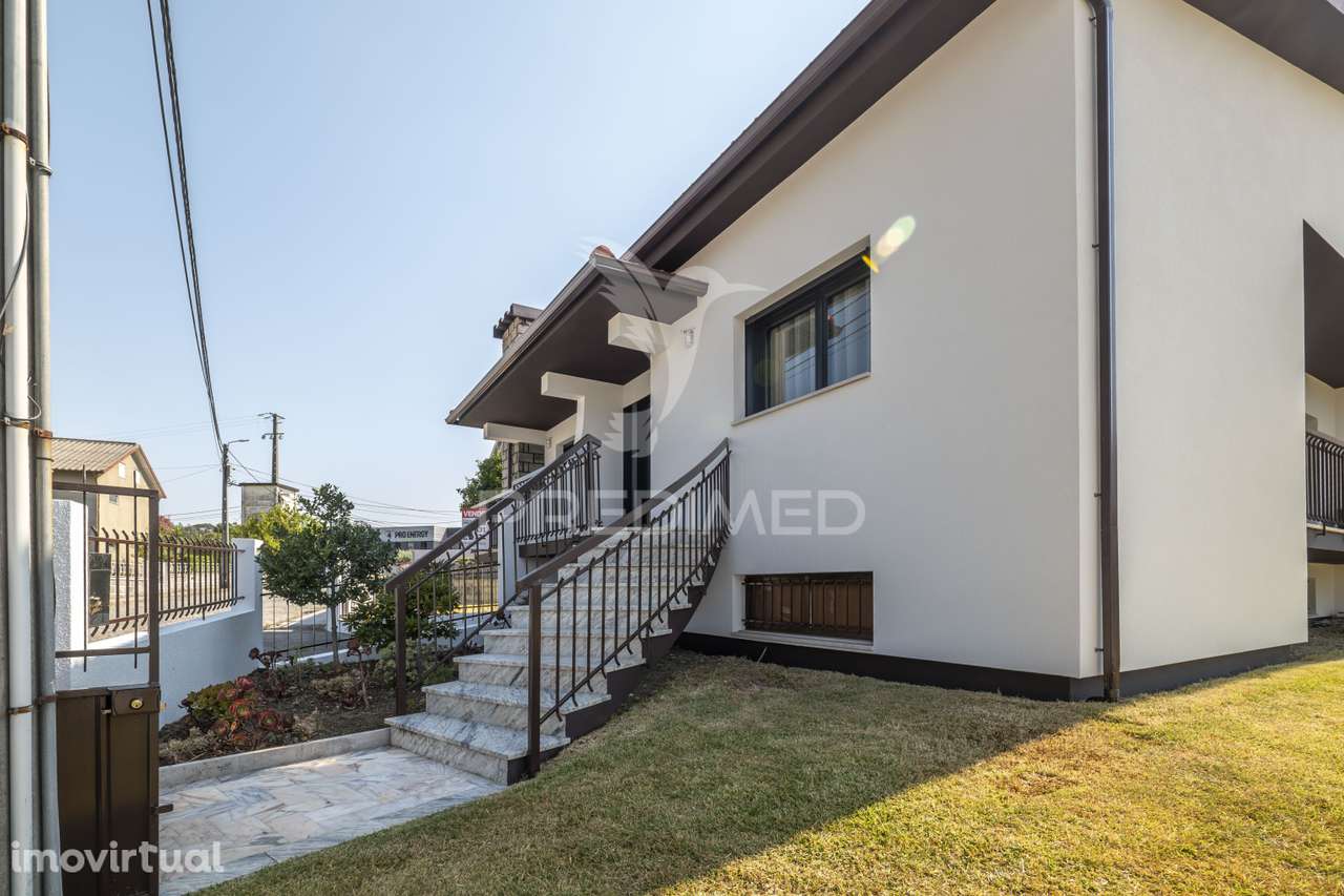 Moradia Individual T3 - Centro de Amares (RENOVADA) - Grande imagem: 2/40