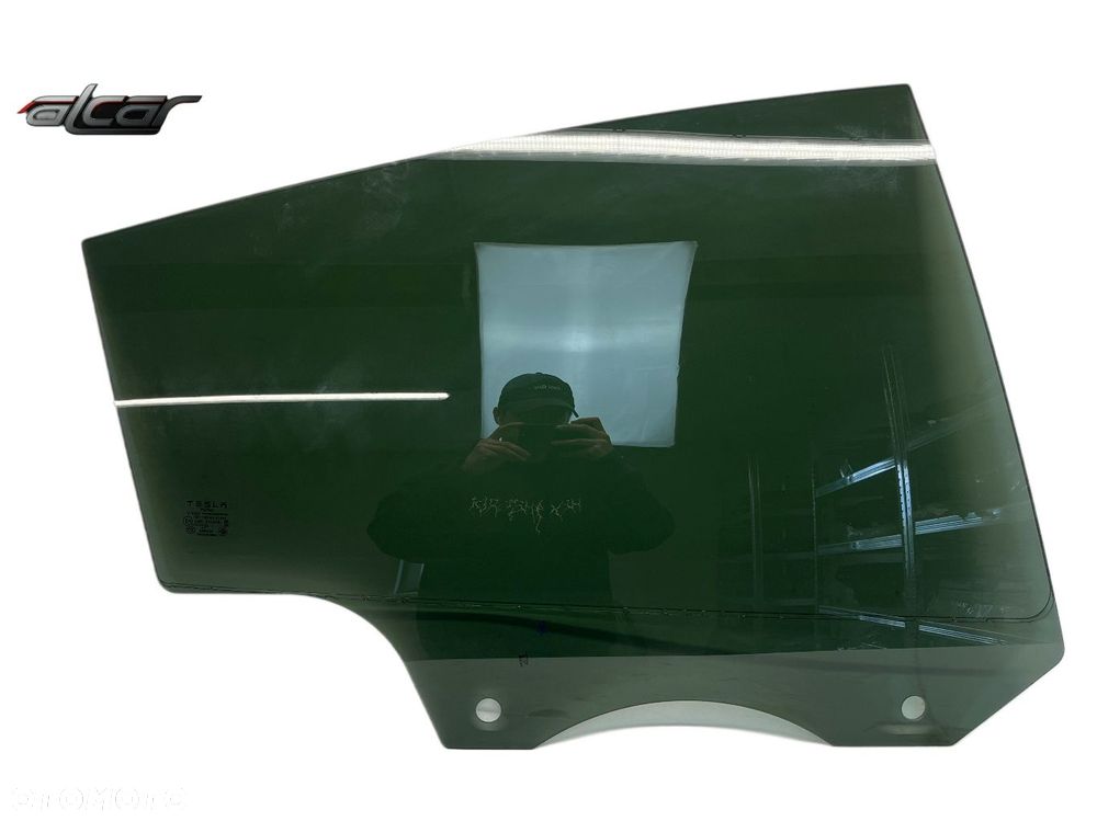 SZYBA DRZWI PRAWY TYŁ TESLA Y LAMINATED 2024r - 1