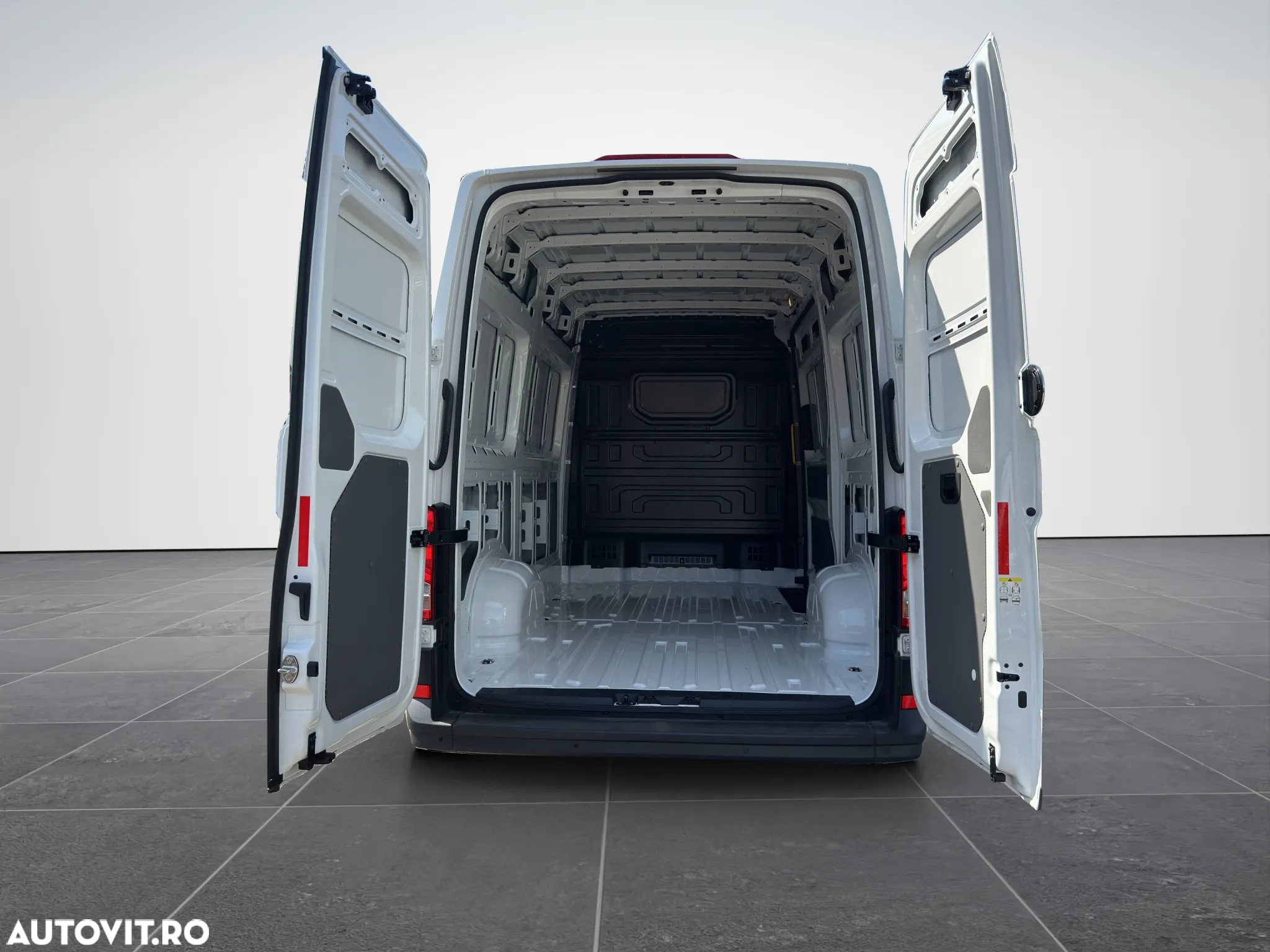 Volkswagen Crafter 3.5 Furgon L3H3 FWD 103kW - 12