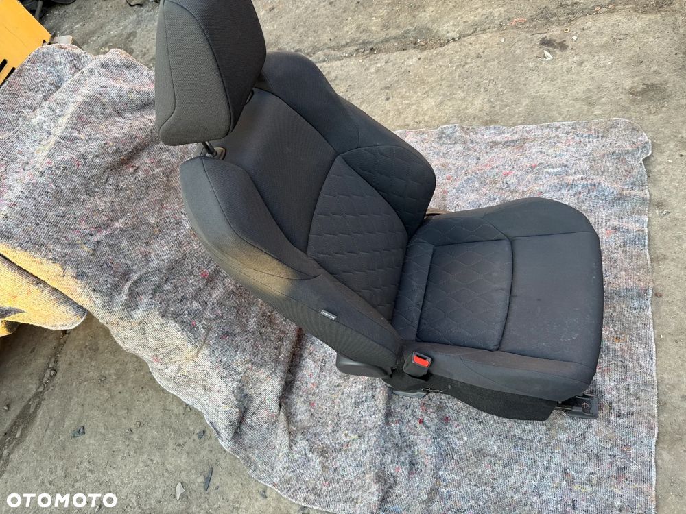 Fotele przód tył kanapa komplet Toyota Corolla Cross 2025r - 20