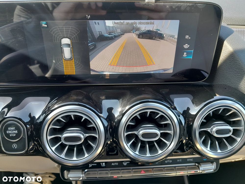 Mercedes-Benz GLA 200 Progressive - 11