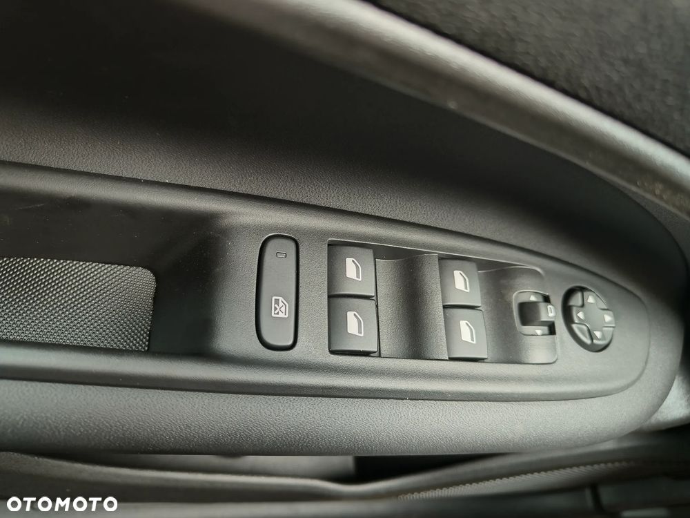 Jeep Avenger 1.2 T3 mHEV Altitude FWD eDCT6 - 19