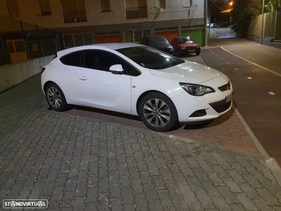 Opel Astra GTC - 2