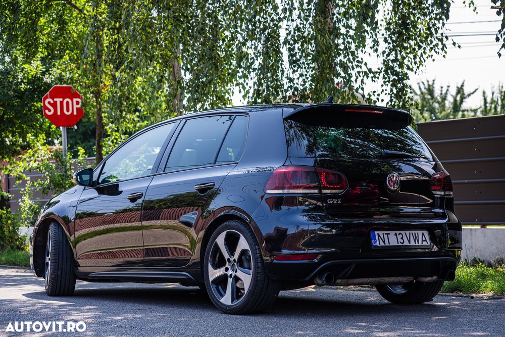 Volkswagen Golf 2.0 GTI - 2