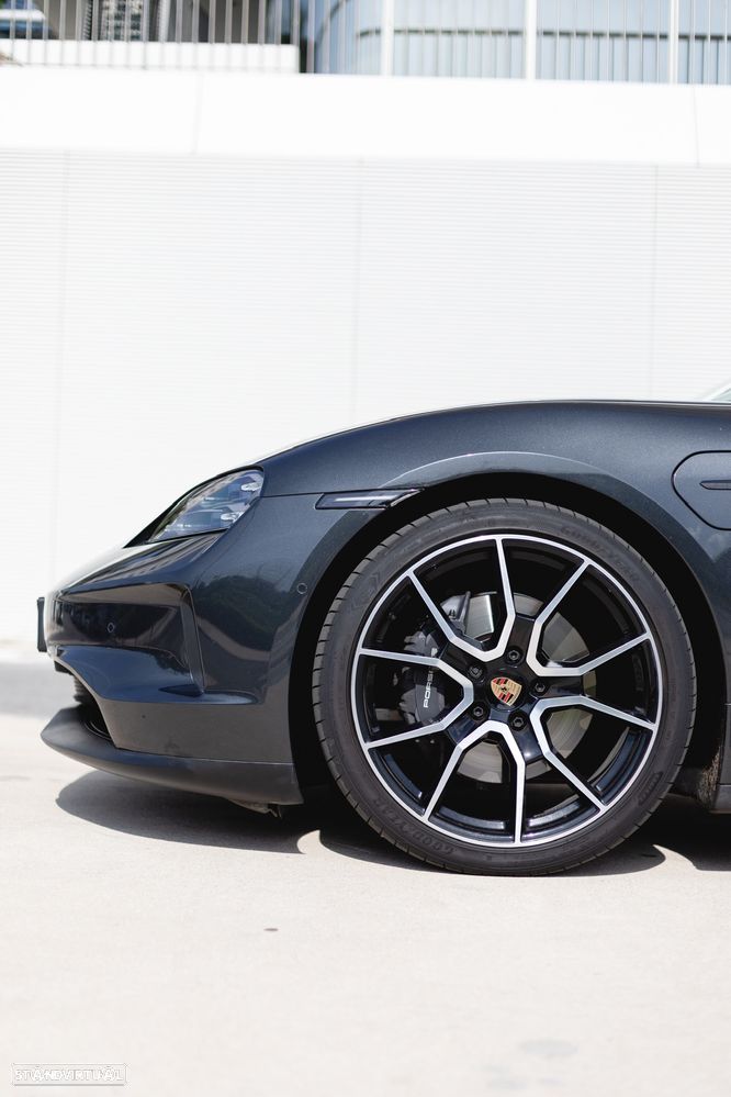 Porsche Taycan Sport Turismo - 4