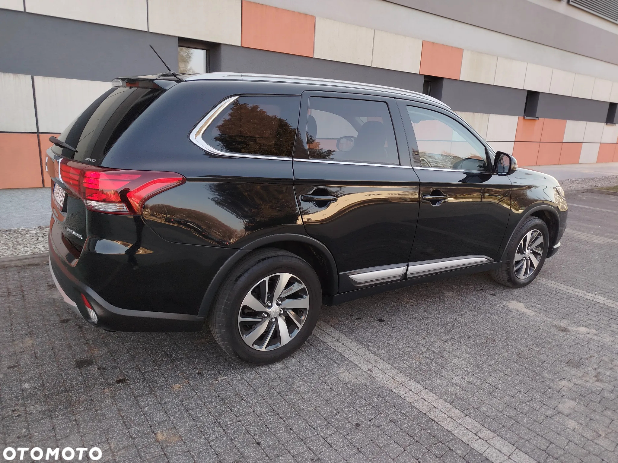 Mitsubishi Outlander 2.2 DID Intense + - 4