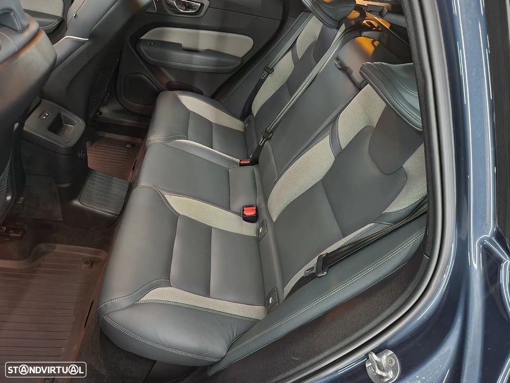 Volvo XC 60 2.0 T8 PHEV R-Design AWD - 11