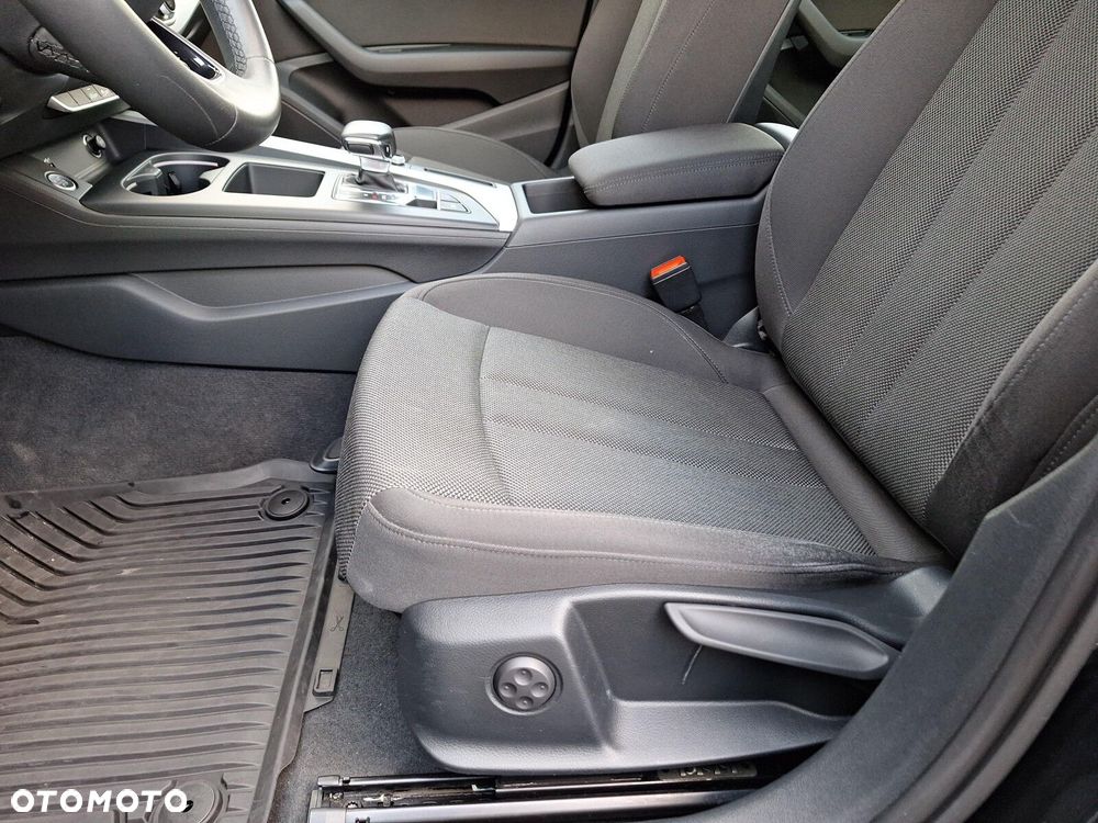 Audi A4 Limousine - 14