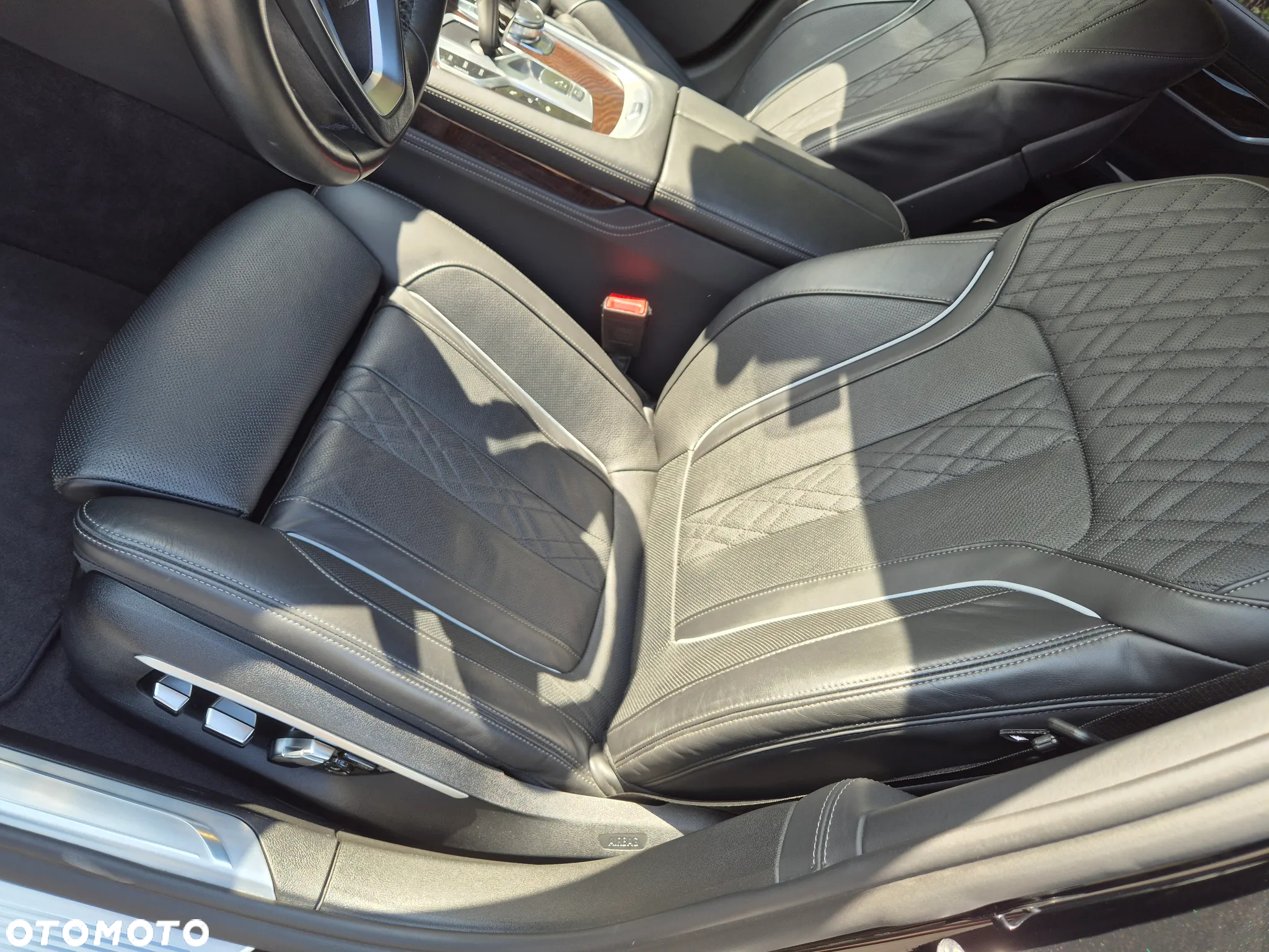 BMW Seria 7 750i - 18
