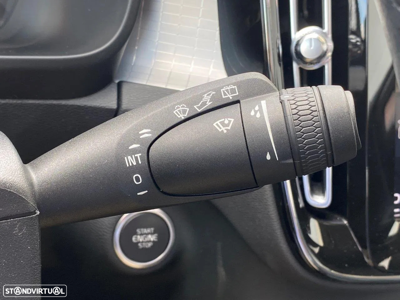 Volvo XC 40 2.0 D3 Momentum Plus Geartronic - 39