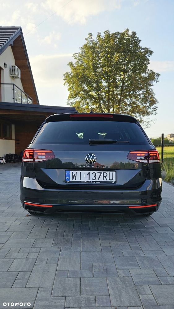 Volkswagen Passat Variant 2.0 TDI EVO Elegance DSG - 9