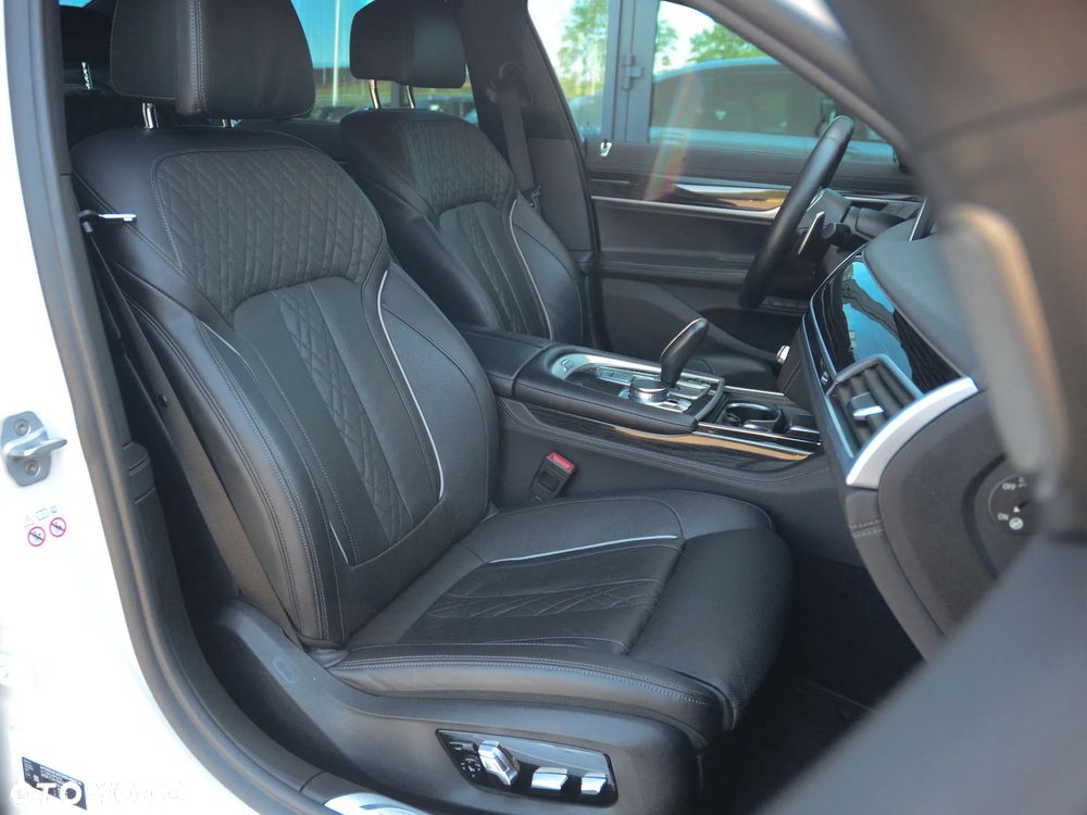 BMW Seria 7 - 10