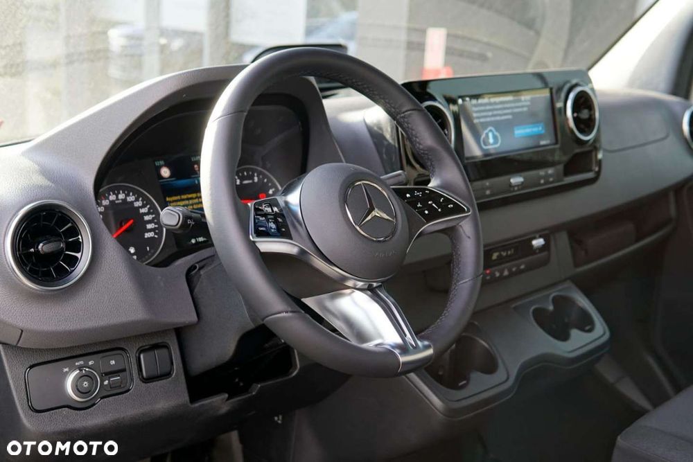 Mercedes-Benz Sprinter - 13