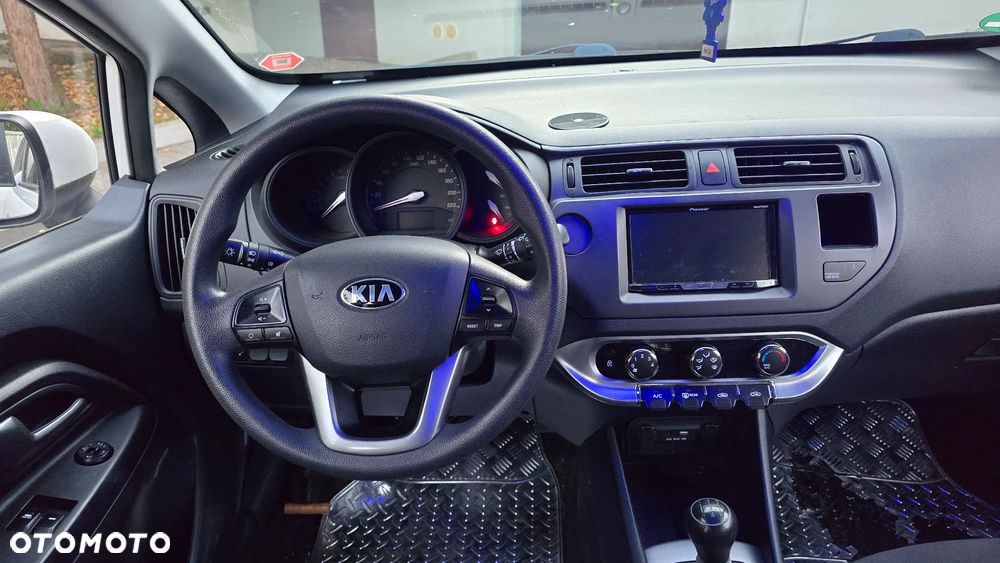 Kia Rio 1.2 Dream Team Edition - 8