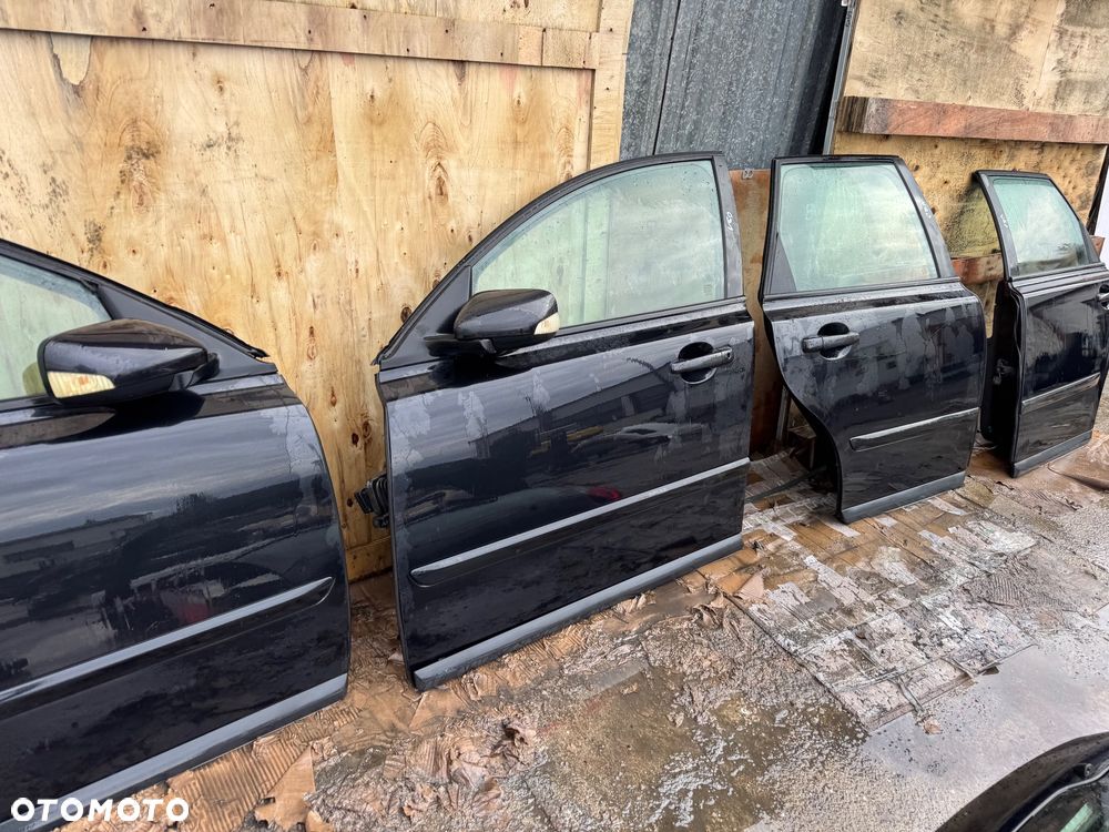 Volvo v50 Czarne 452-46 części blacharskie zderzak przód spryski xenon pas przedni chłodnice do diesla diesel belka przednia tylnia tył lampy xenon błotnik prawy lewy przedni zderzak tył tylni kombi drzwi prawe lewe przednie tylne kombi do lampy tylnie tył prawa lewa klapa tył klapa bagażnika belka tylnia - 16