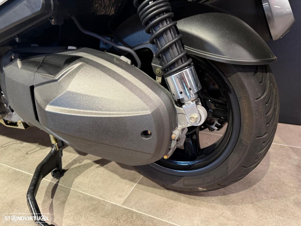 Kymco MyRoad 700i - 7