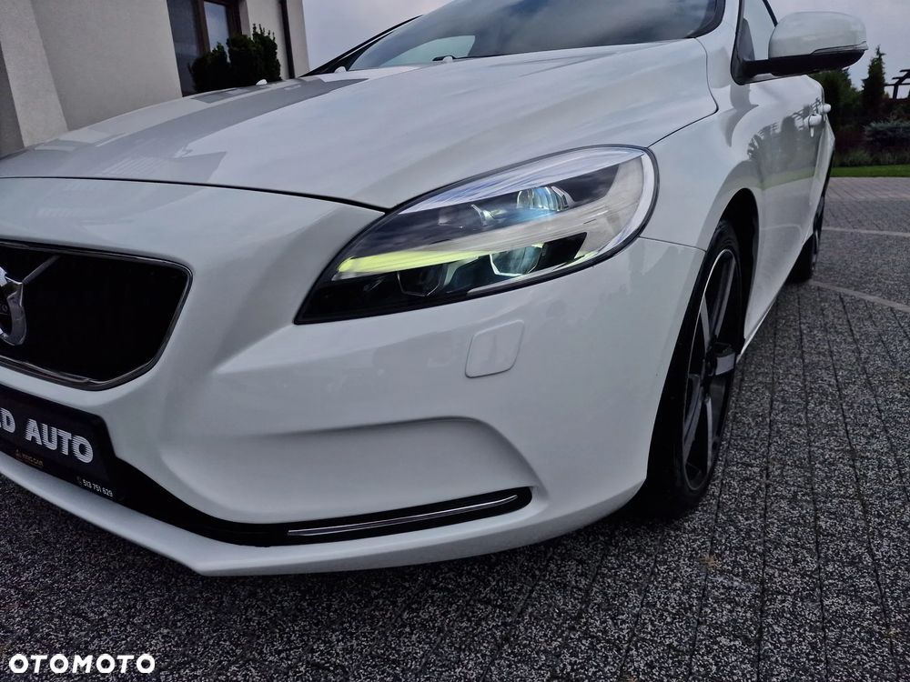 Volvo V40 D4 Geartronic Momentum - 24
