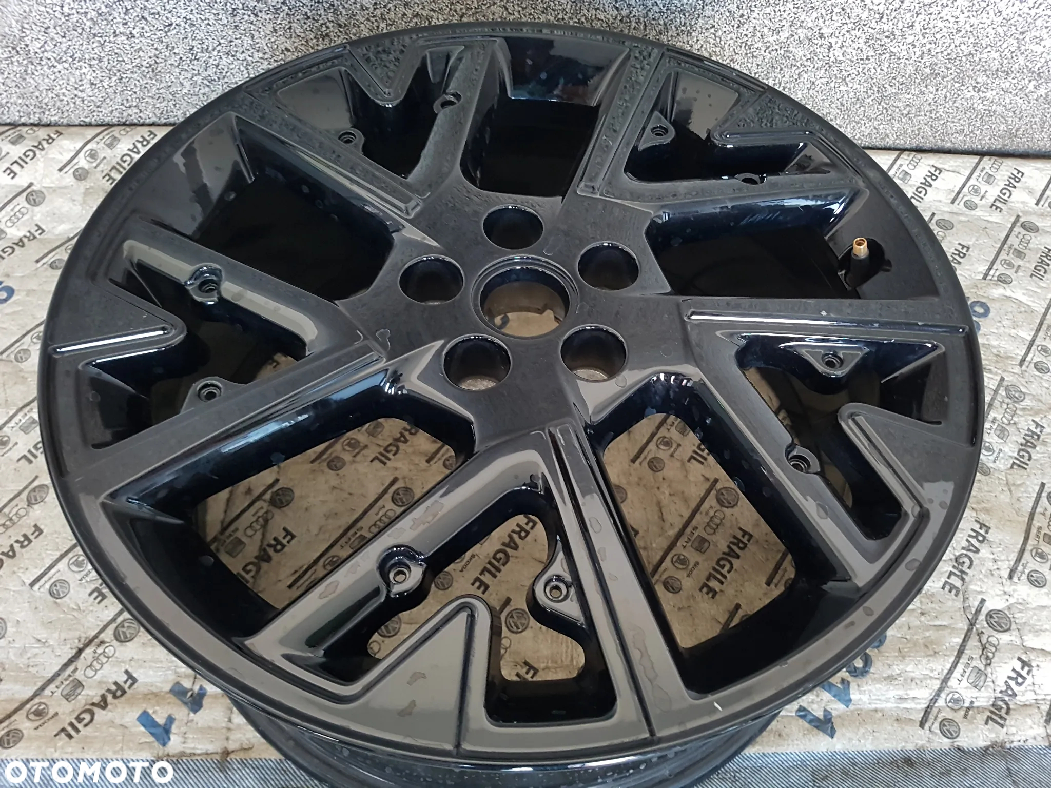 FELGA OPEL ASTRA L ELECRTIC 5X108 7,5JX18  ET44   9850014180 - 2