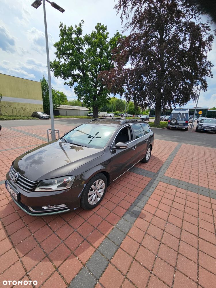 Volkswagen Passat - 1