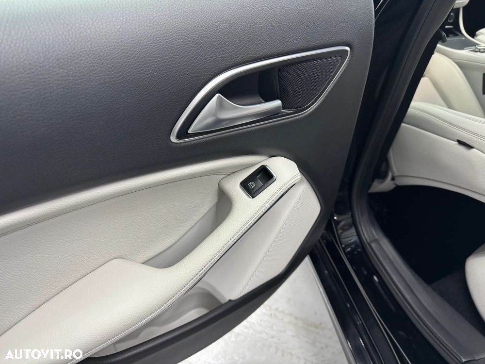 Mercedes-Benz A 200 d 7G-DCT AMG Line - 16