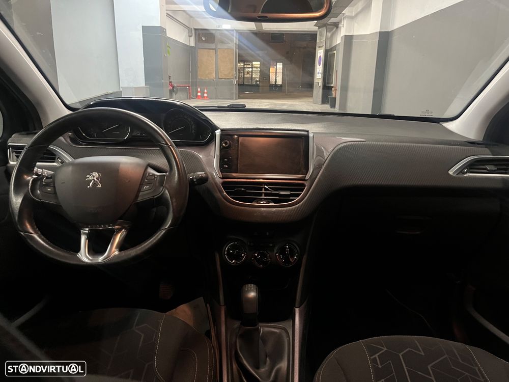 Peugeot 2008 1.2 PureTech Allure - 21