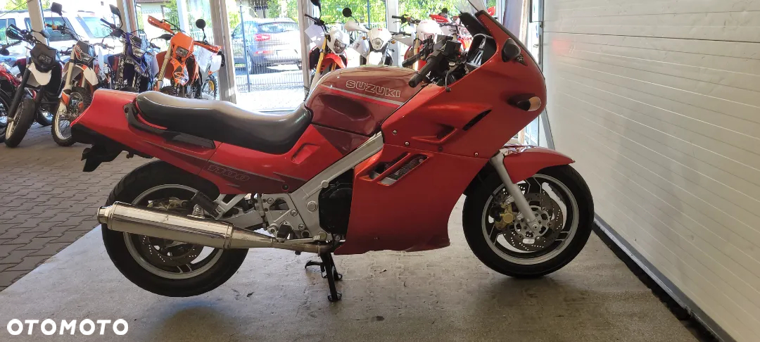 Suzuki GSX - 27