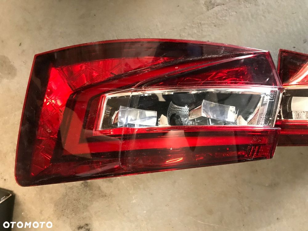 SUPERB III KOMBI LAMPY TYŁ STRONA PRAWA 3V0 - 2
