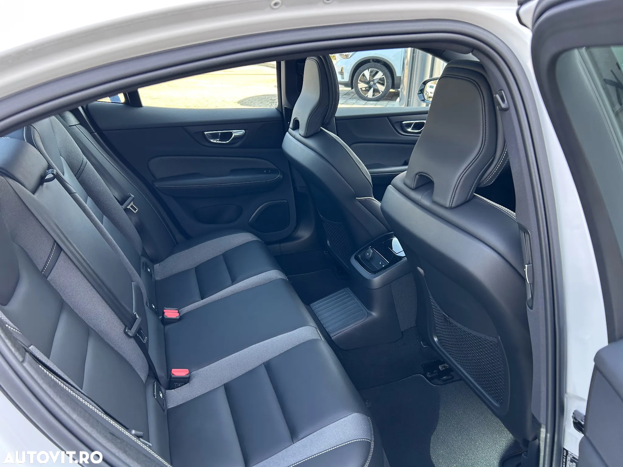 Volvo S60 T8 eAWD R-Design - 11