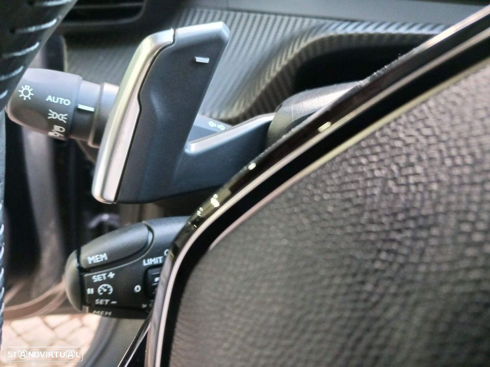 Peugeot 208 1.2 Hybrid Allure e-DCS6 - 23